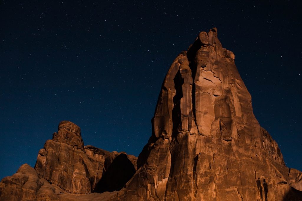 full sky of stars in the red desert of Moab Utah