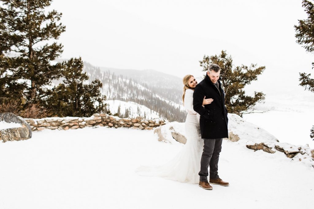 elopement first look at Sapphire Point Overlook