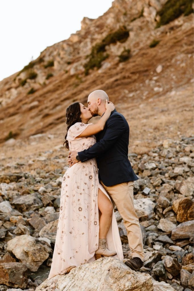 Colorado micro wedding couple kissing while standing on a rock